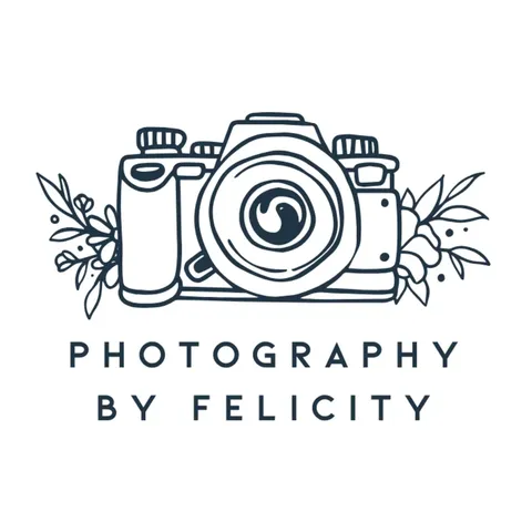 Photography by Felicity, LLC logo