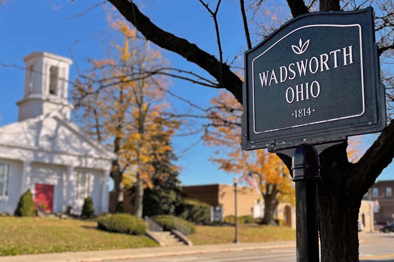 Wadsworth Ohio 1814 sign in front of the white church downtown